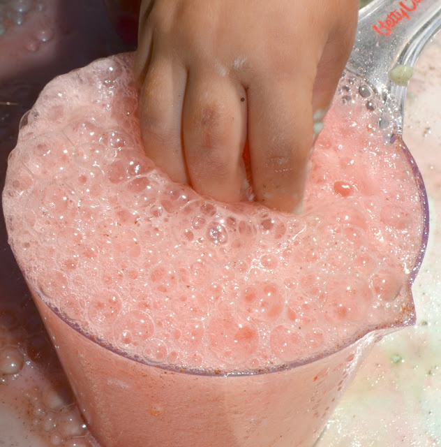 Teach kids about chemical reactions this autumn and make apple volcanoes! Eruption science for preschool. #applevolcanoforkids #applevolcano #applevolcanoexperiment #appleactivitiespreschool #appleactivities #applecrafts #appleexperimentsforkids #appleeruptionexperiment #scienceexperimentskids #growingajeweledrose #activitiesforkids Teach kids about chemical reactions this autumn and make apple volcanoes! Eruption science for preschool. #applevolcanoforkids #applevolcano #applevolcanoexperiment #appleactivitiespreschool #appleactivities #applecrafts #appleexperimentsforkids #appleeruptionexperiment #scienceexperimentskids #growingajeweledrose #activitiesforkids