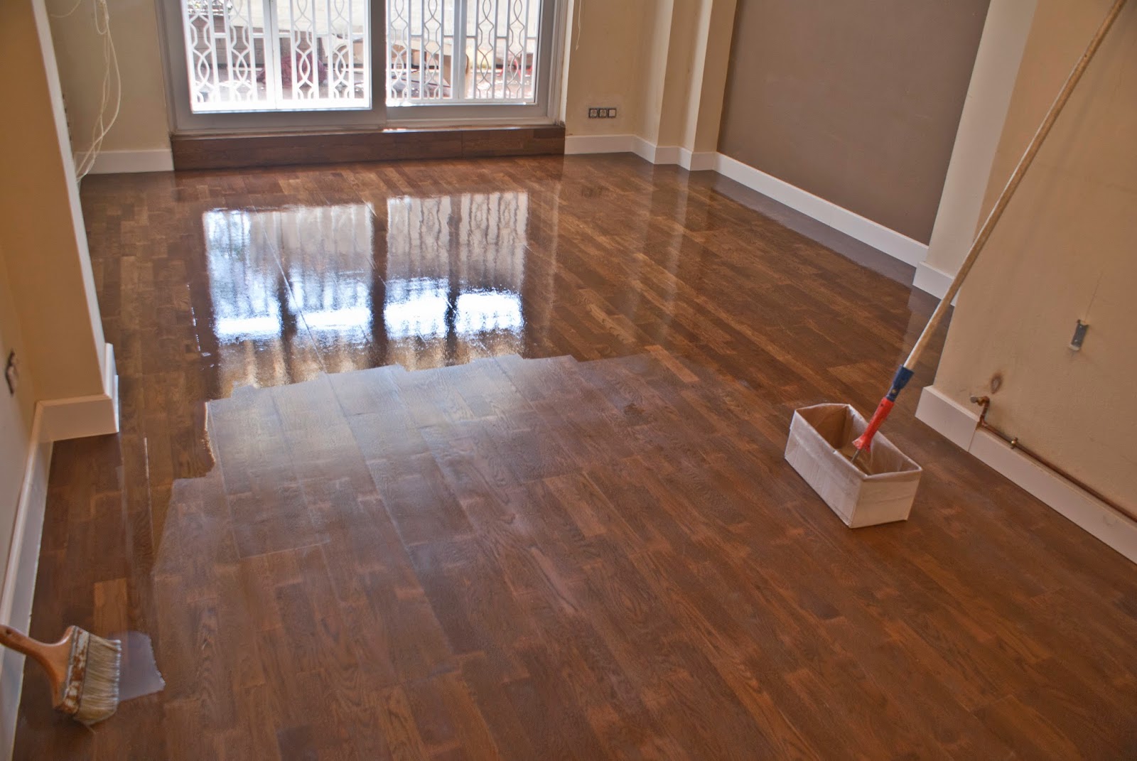 Cómo, teñir un suelo de madera?