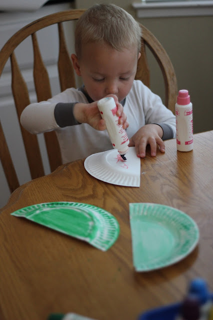 Toddler Approved!: Paper Plate Dinosaur Name Craft