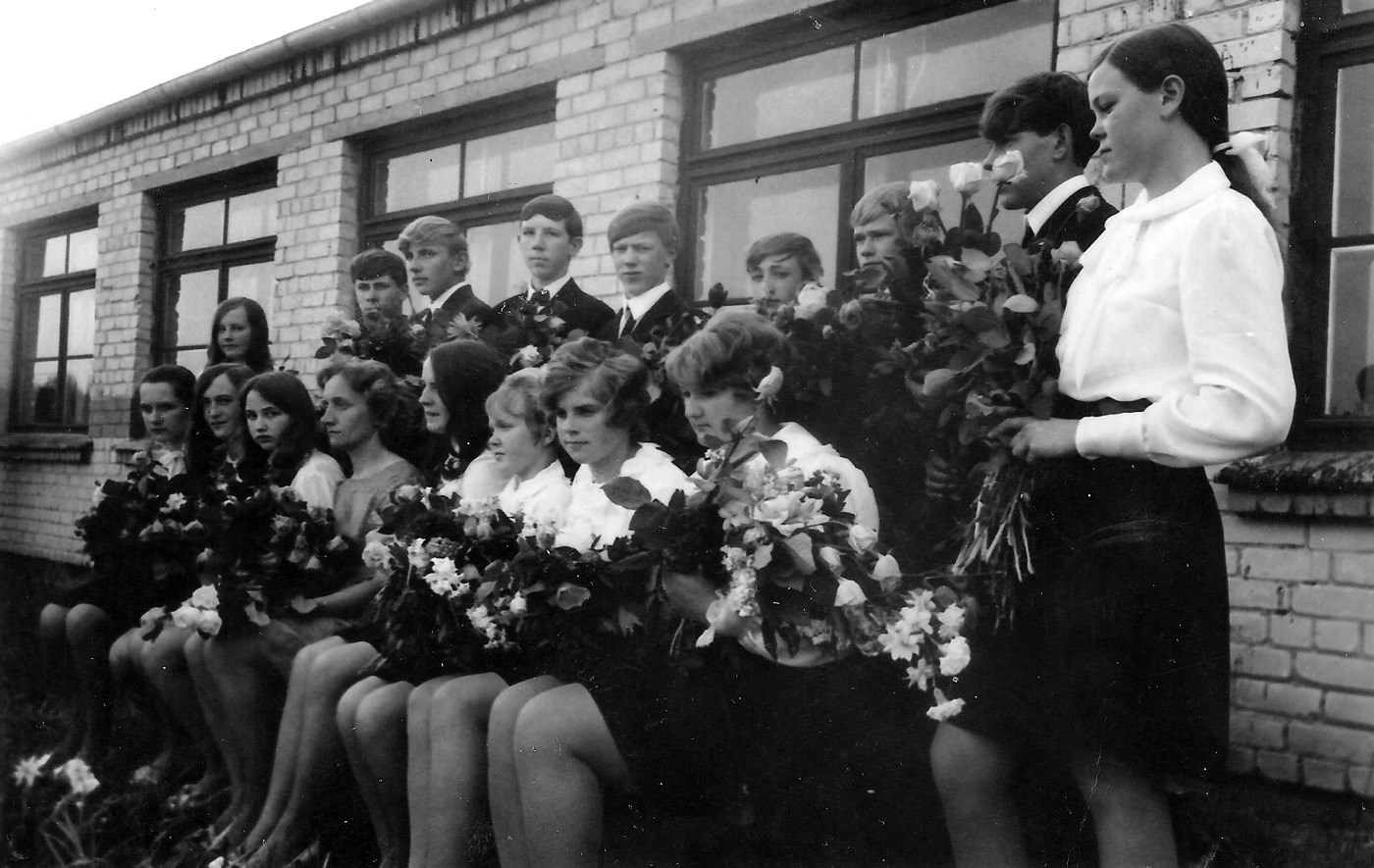 Skolotājas Arvīdas Miškas klases izlaidums 1970-tie gadi - 4