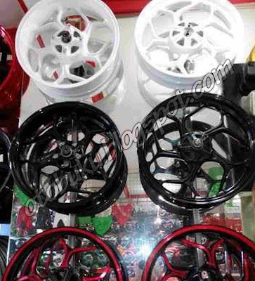 Foto Baru Velg Axio Putih Hitam Merah http://otobuku.blogspot.com/2015/12/harga-velg-axio-racing.html