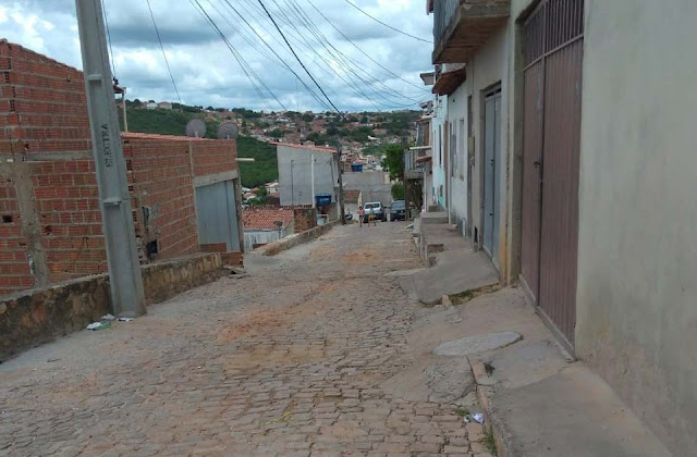 'Com um bebê em casa e sem água nem para dar banho', conta moradora de Jacobina