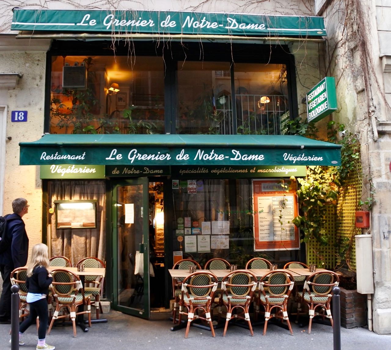 Green Gourmet Giraffe Paris vegan cafes Le Grenier de Notre Dame, Brasserie Lola, Potager de