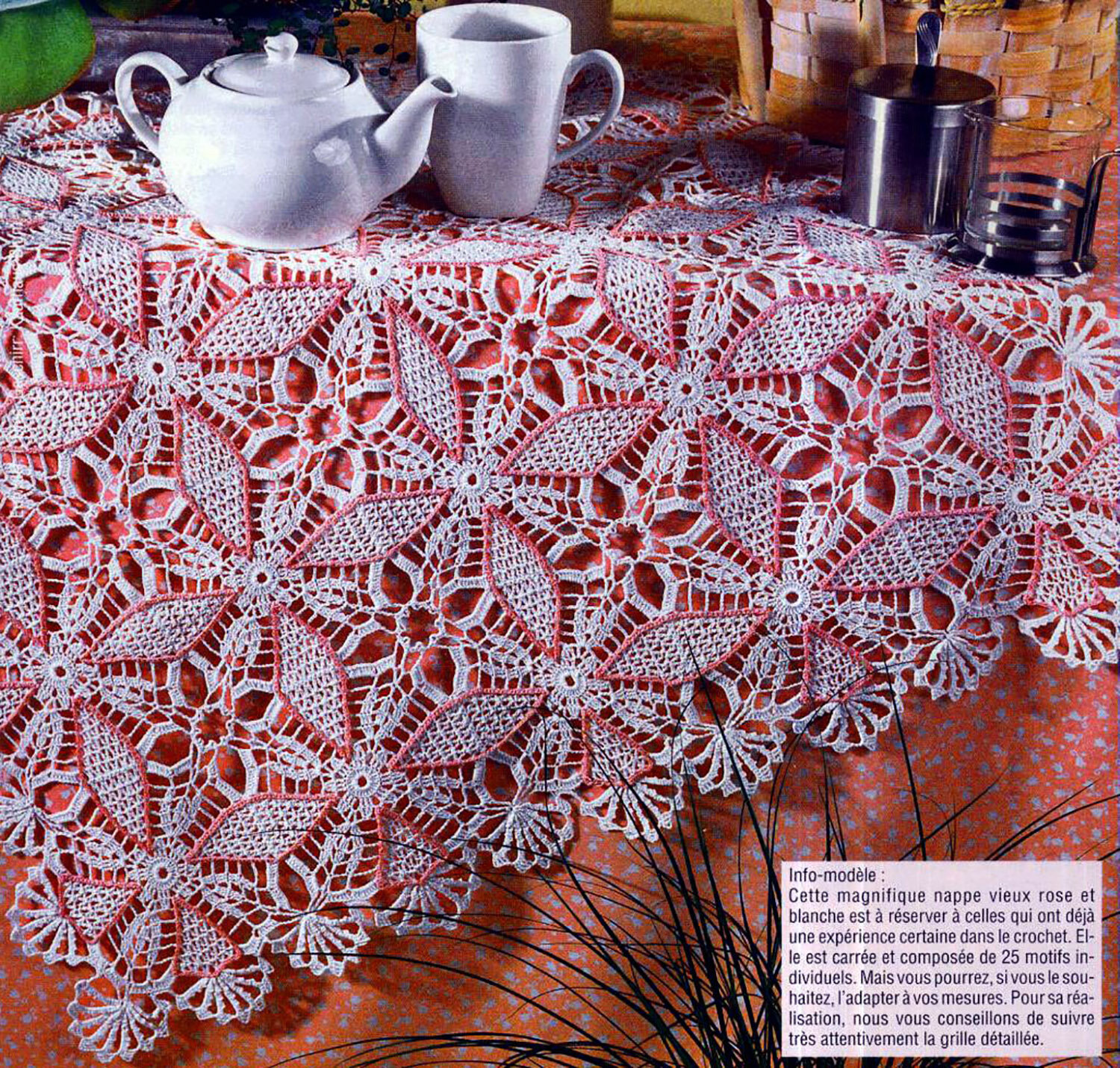 скатерть из квадратных мотивов. вязаные скатерти. скатерти крючком изквадратных мотивов. скатерть крючком. вязаная скатерть прямоугольная.