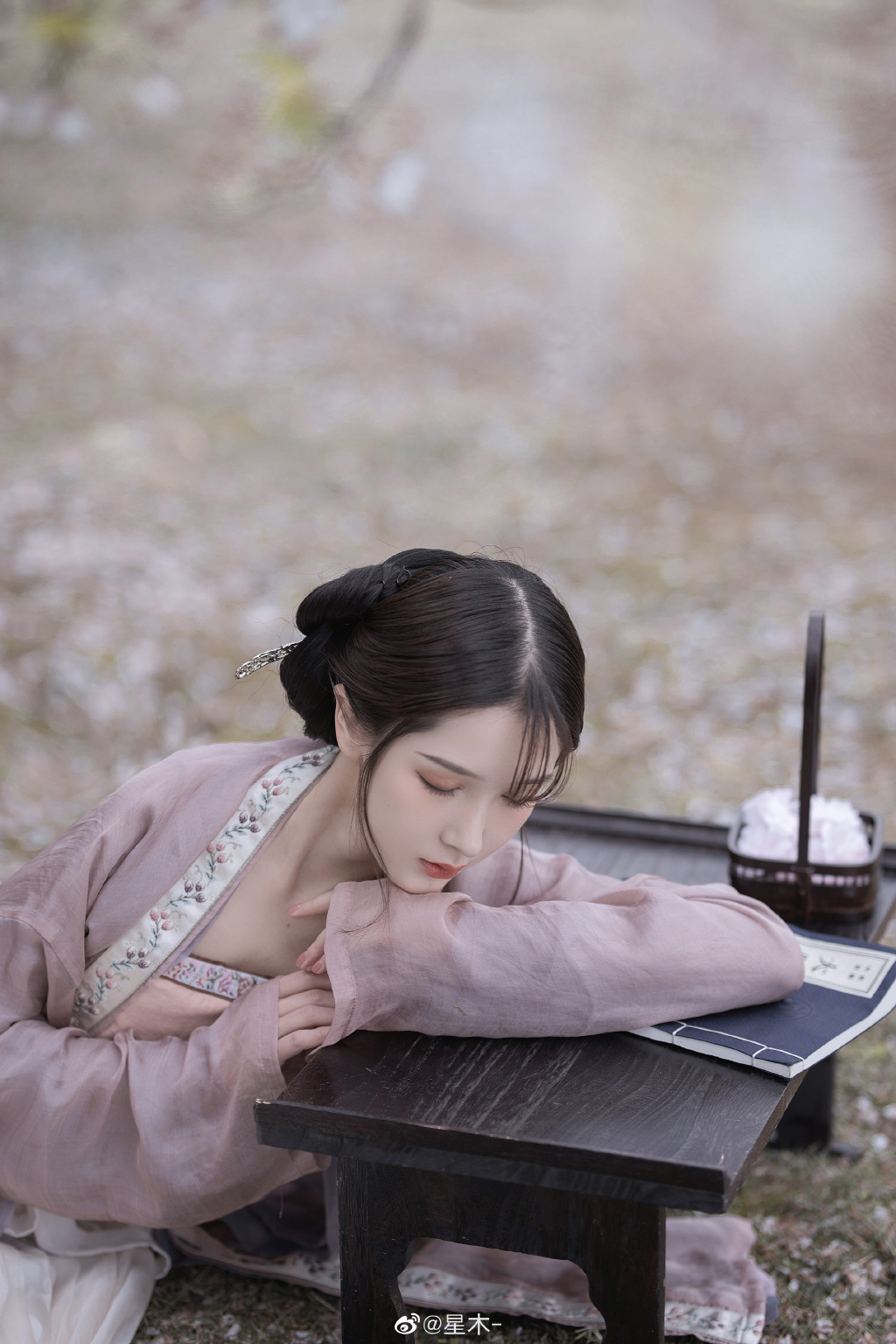 Image-Chinese-cute-model-Beautiful-girl-with-Chinese-historical-costume-TruePic.net