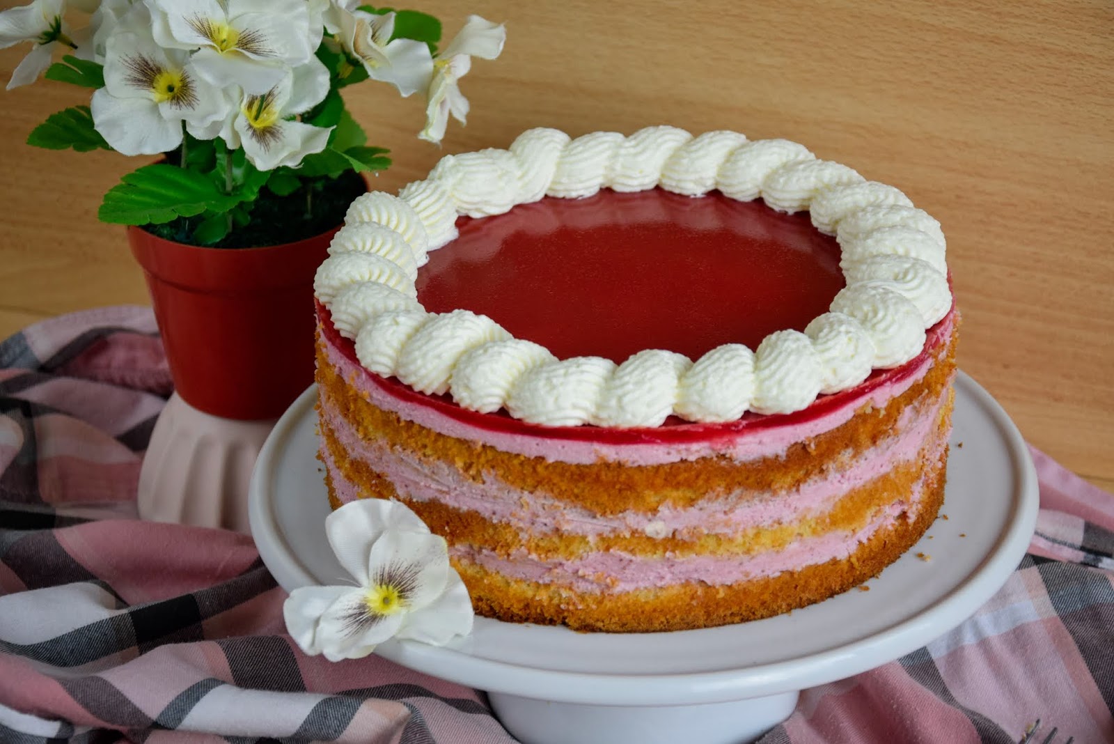 kiras_bakery: Erdbeer Pfirsich Torte/ Muttertagstorte