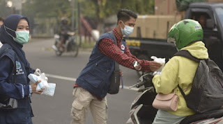 Peringati Diesnatalis Ke-11, UKM KSR Politeknik Negeri Jember Bagi Takjil Dan Masker Peringati Diesnatalis Ke-11, UKM KSR Politeknik Negeri Jember Bagi Takjil Dan Masker