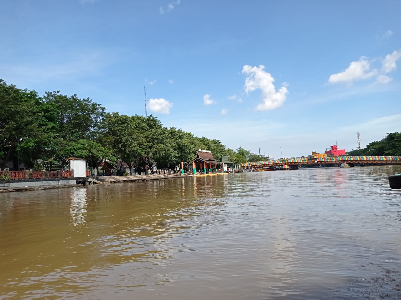 Wisata Sungai Banjarmasin : Kampung Hijau, Kampung Biru dan Jembatan ...