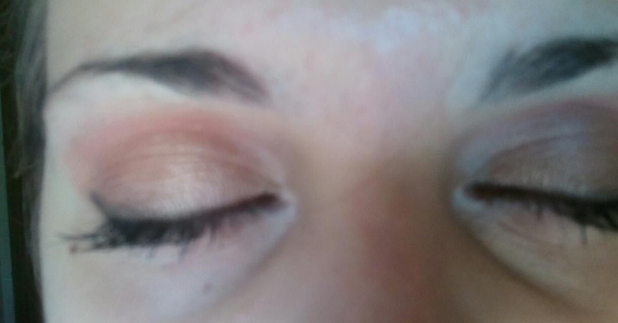 Elle Re-MakeUp: Tutorial "Estate non farmi colare via il trucco!"