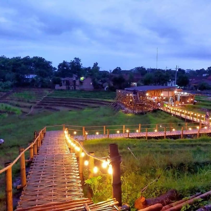 √ 10 Rekomendasi Cafe di Kediri yang Asyik Buat Nongkrong (+ Instagramable)