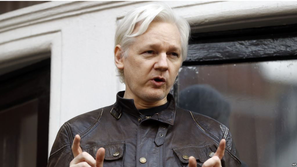 El fundador de WikiLeaks se asiló en la embajada ecuatoriana en Londres en 2012 / AP