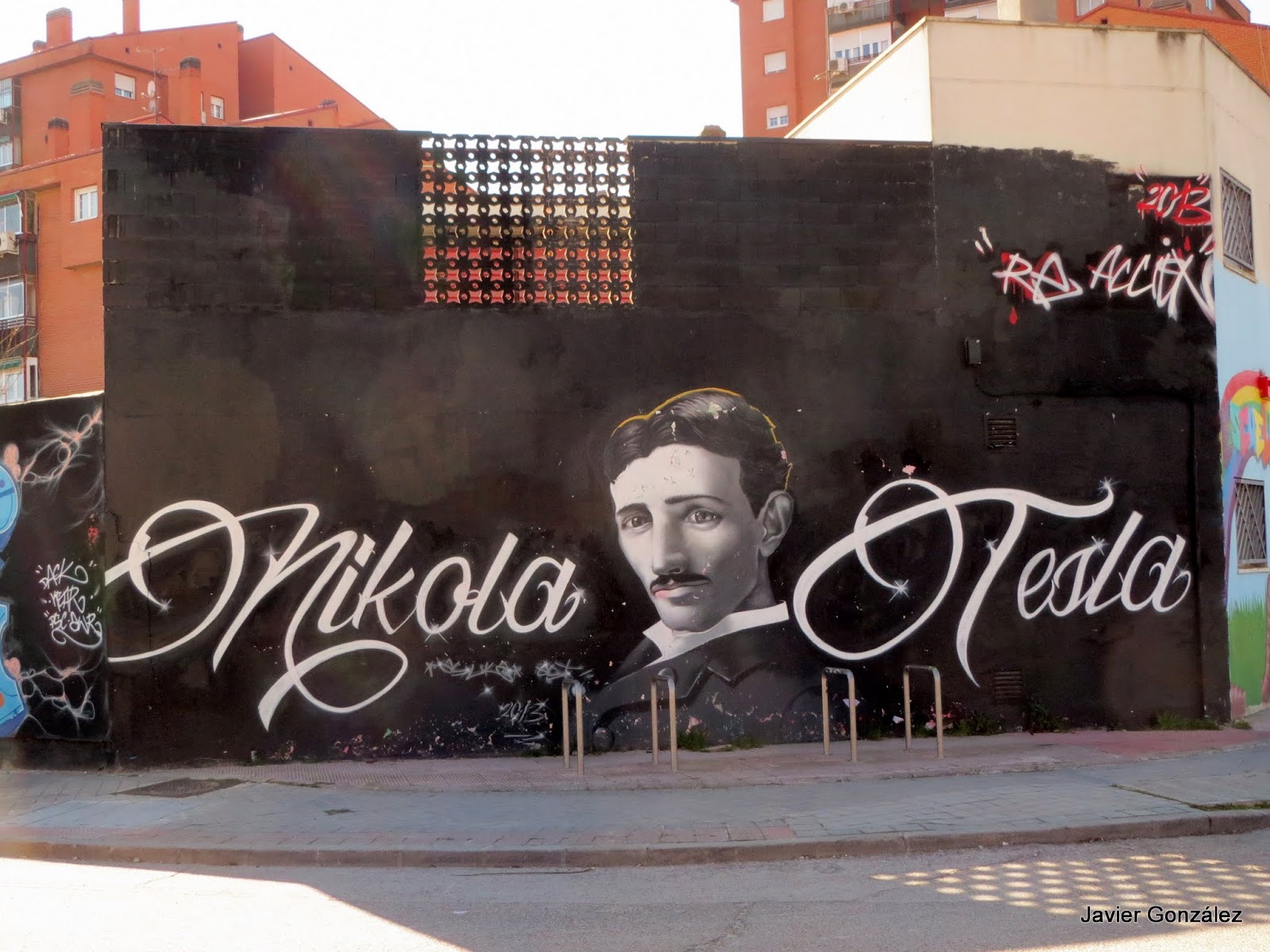Nikola Tesla. inventor, ingeniero mecánico, ingeniero eléctrico, físico, corriente continua, corriente alterna, AC, DC, CA, CC
