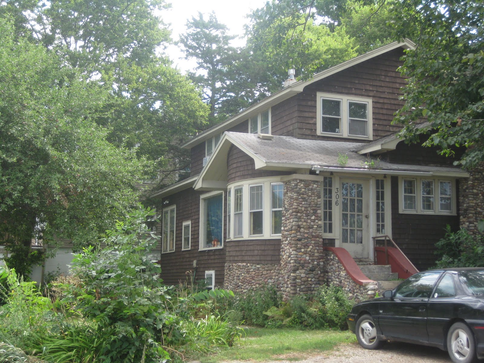 So Okoboji! THERE MUST BE CABINS, TOO?