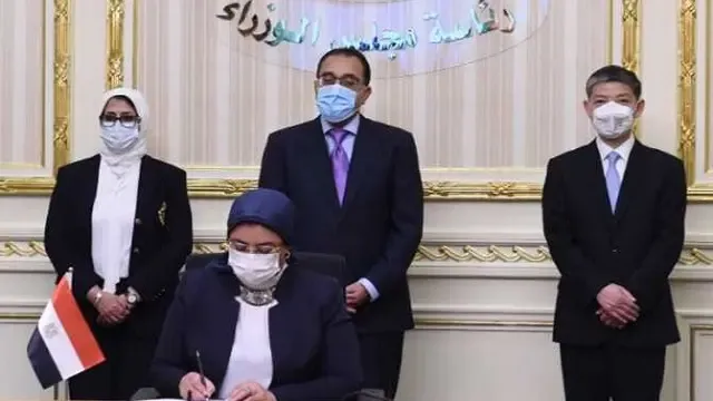 توقيع عقوبات على رافضي تلقي اللقاحات ضد كورونا في مصر