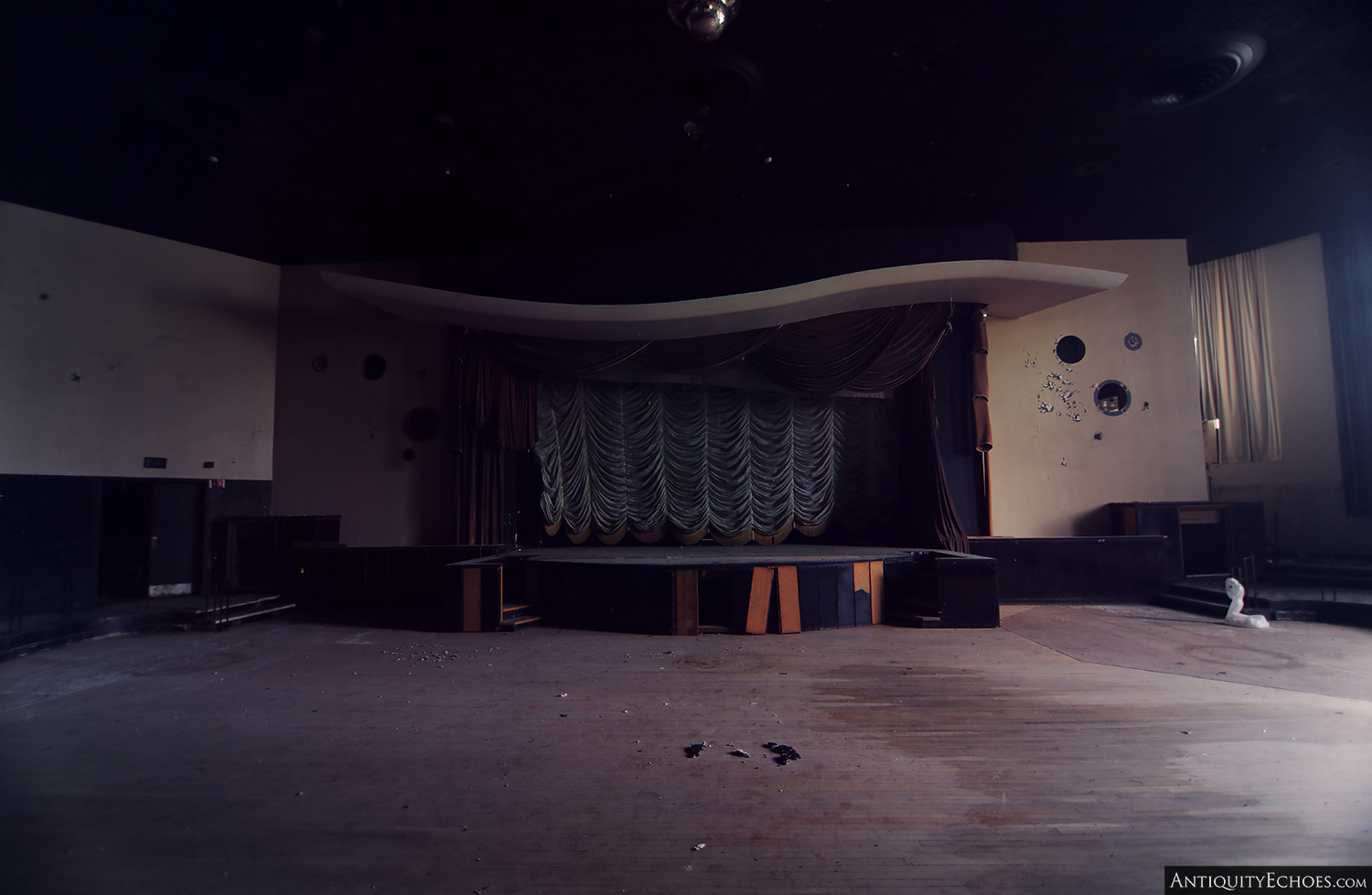 Nevele Grande - Starlight Lounge Abandoned