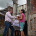 Entrega Raúl Morón apoyos alimentarios en colonia marginada de Morelia