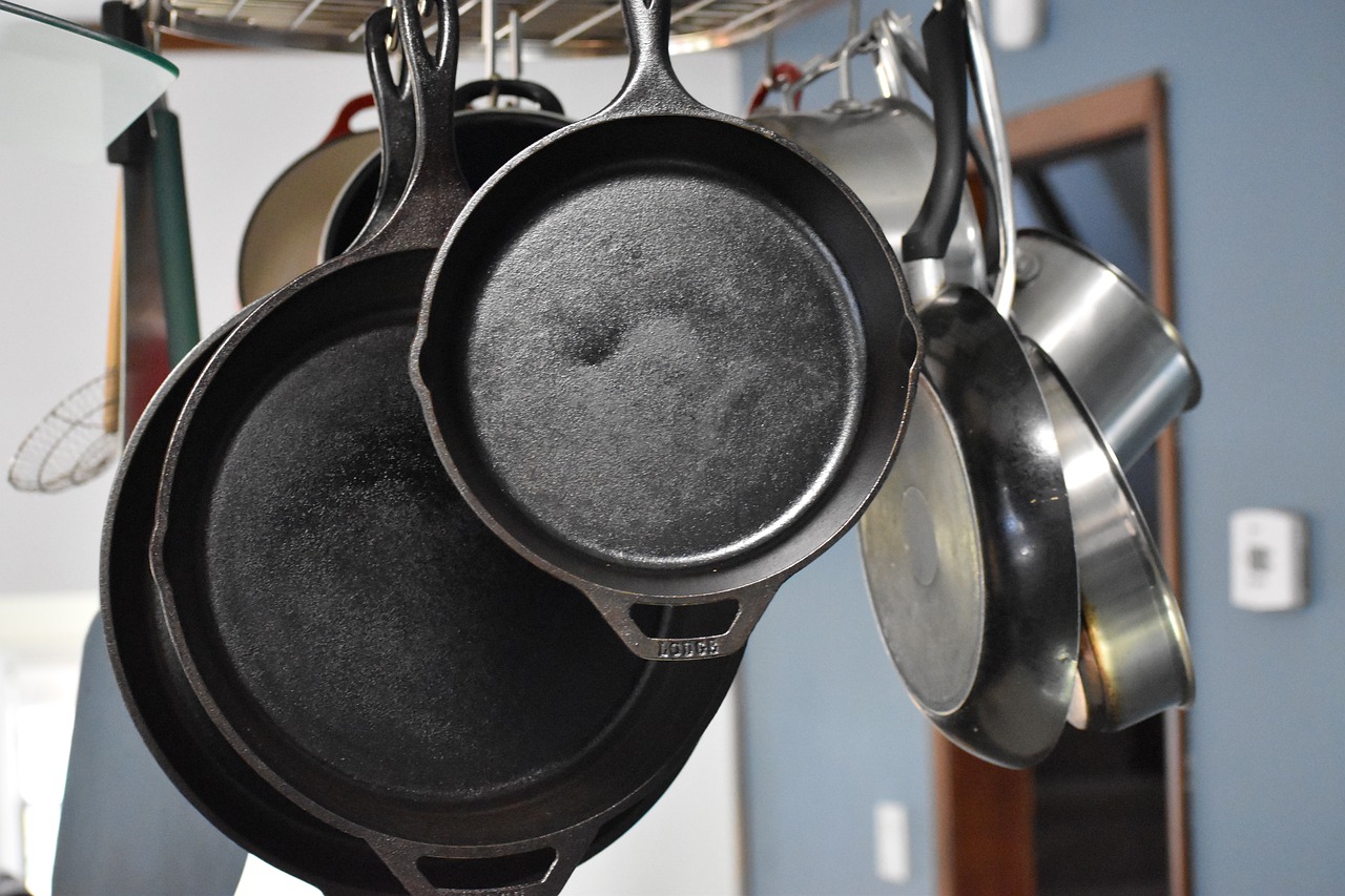 How to use a Cast Iron Skillet Beginners Guide And TIps