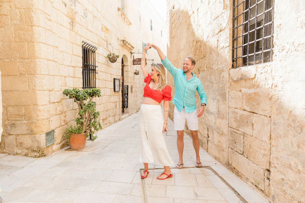 Maternity Photoshoot in Malta Mdina Waiting for Baby Vida Dani