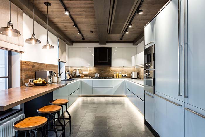 Modernia, tummaa ja rustiikkia