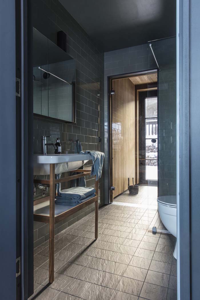 Modernia, tummaa ja rustiikkia