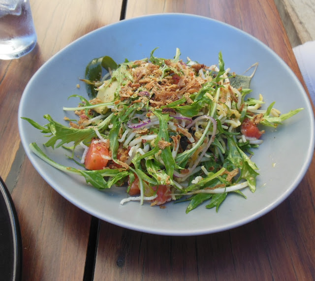 American Hotel, Echuca, smoked salmon salad