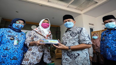 Tebar Kebaikan, 456 Paket Melalui Bandung Berbagi di Kelurahan Wates