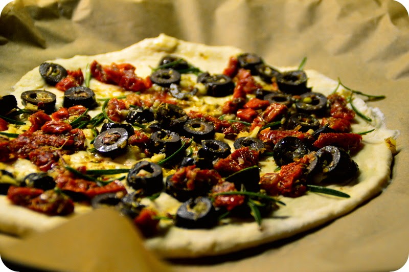 Pizzabrot mit mediterranen Kräutern
