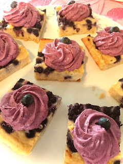 Buttermilchkuchen mit Blaubeeren ohne Mehl und ohne Zucker