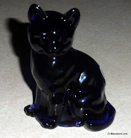 FENTON GLASS PURPLE (amethyst) CAT