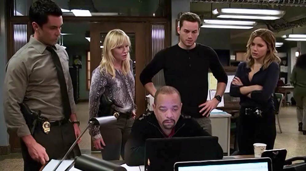 law and order svu crossover streaming