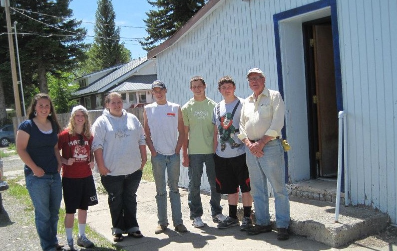 Mackay, Idaho 83251 Mackay High School Officers Donate to the Mackay