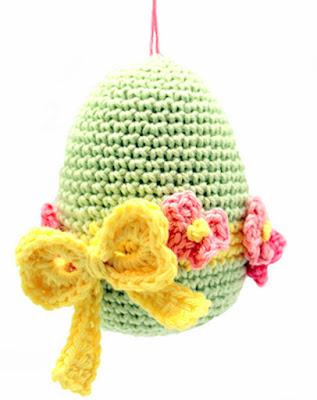 Amigurumi crochet flower easter egg