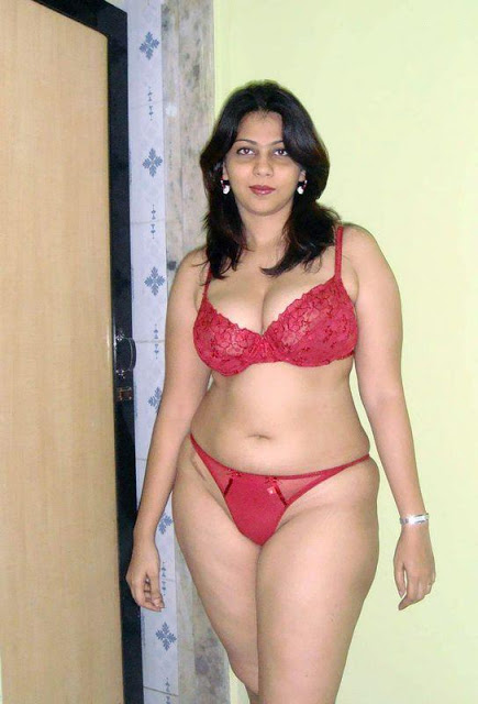 Indian Busty Aunties - Busty South Indian Aunty Posing Nude Showing Boobs CuntSexiezPix Web Porn