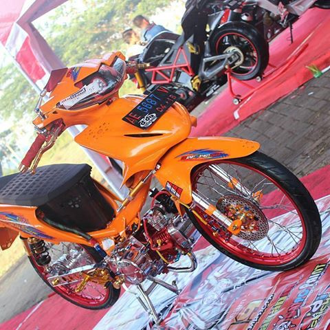 Modifikasi motor honda: Modifikasi Revo 110 dengan Airbrush
