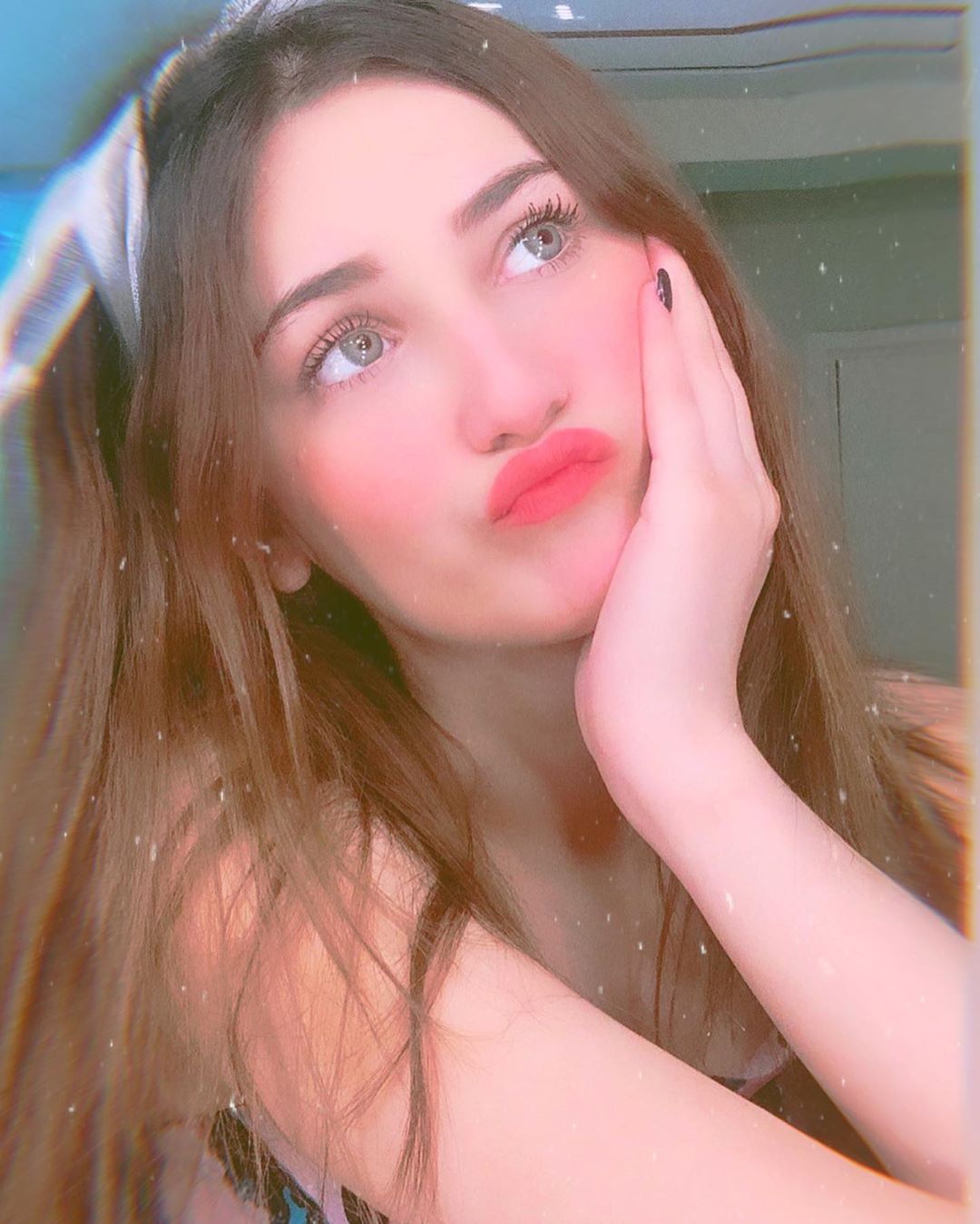 Tik Tok Famous Girl Dp And Video Facebook Display Pictures tik tok famous girl dp and video