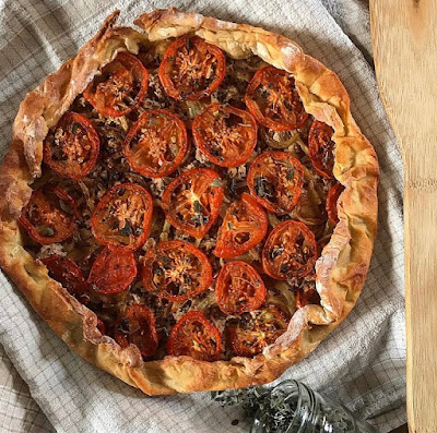 Tarte healthy rustique thon tomates oignon Charlotte and cooking 