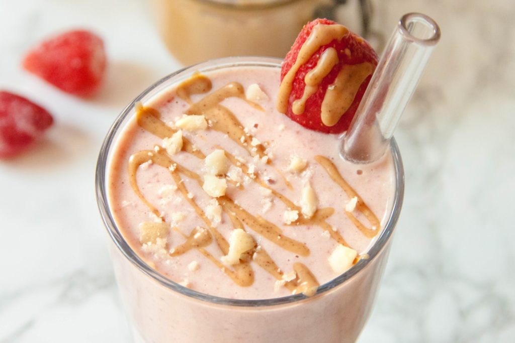 PEANUT BUTTER AND JELLY SMOOTHIE COOKS DISHES