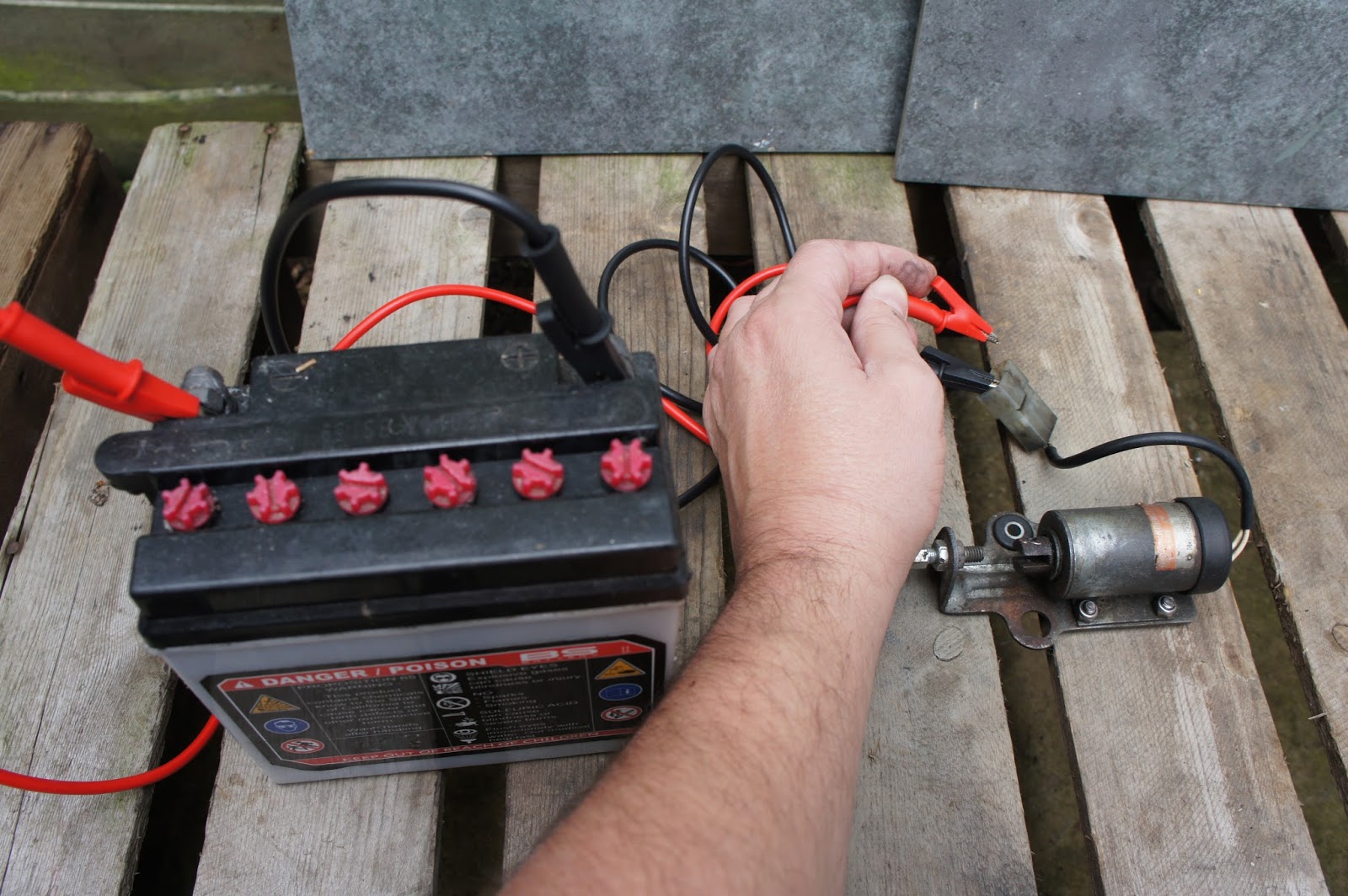 APRILIA RS 125 Aprilia RS 125 power valve pv solenoid testing ( RAVE )