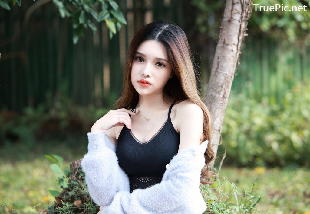 Image-Taiwanese-Model–莊舒潔–Hot-White-Short-Pants-and-Black-Crop-Top-TruePic.net- Picture-16