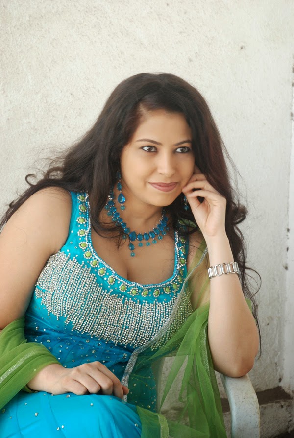 Actress Anusha Hot Photos Cap