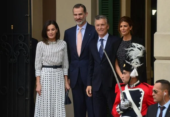 Queen Letizia wore a print dress by Massimo Dutti. First Lady Juliana Awada