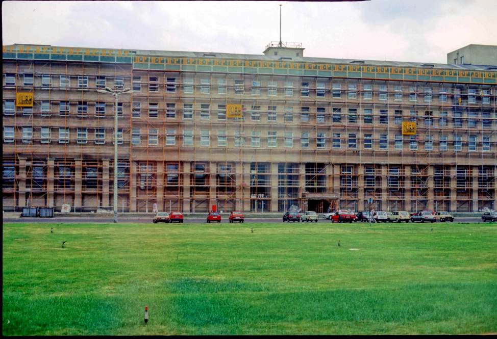 35 Photographs of Berlin in 1992 Vintage Everyday