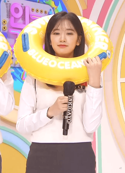아이즈원> 교복 입은 MC 안유진