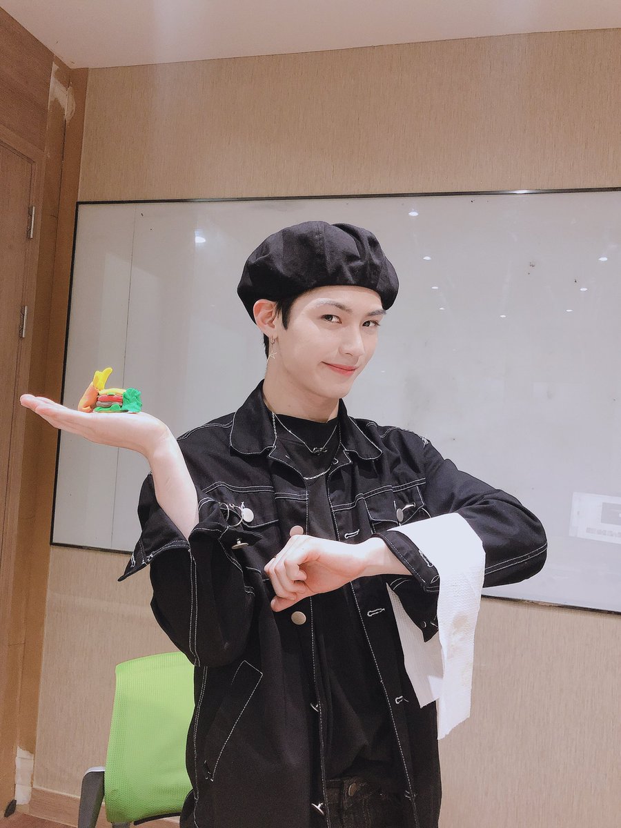 클레이하면서 성격 정반대로 나오는 한겸이랑 앤디 | 인스티즈