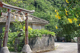 wooden gate, torii, Kanemaru, Ginama