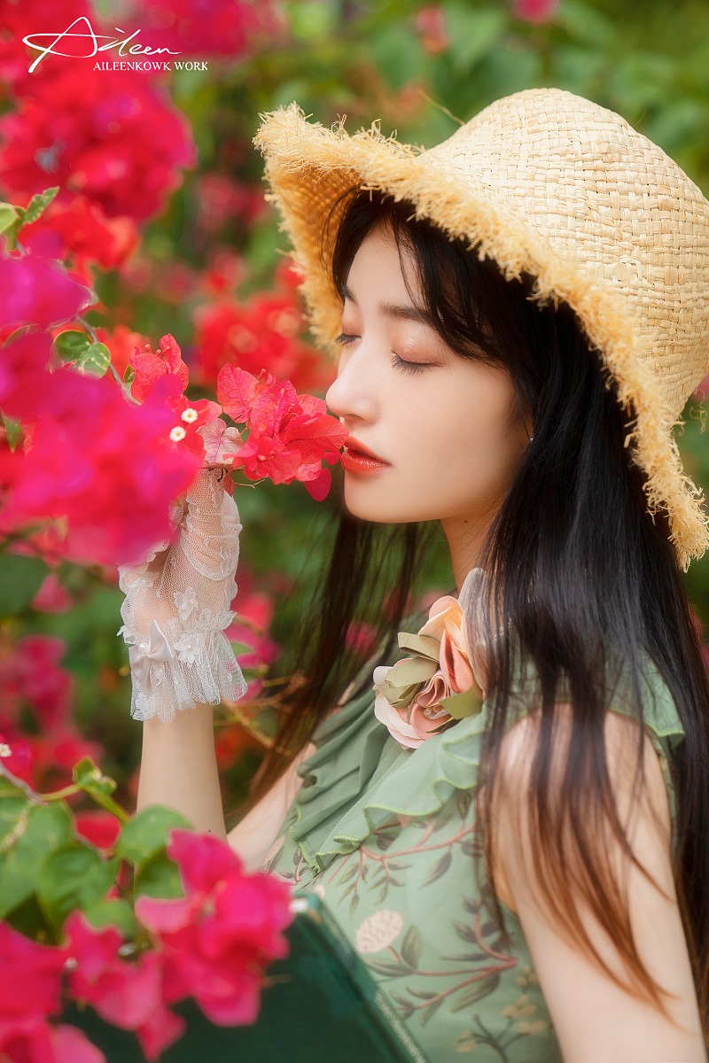 Image-Chinese-Cute-Girl-Young-Girl-under-flower-frame-TruePic.net
