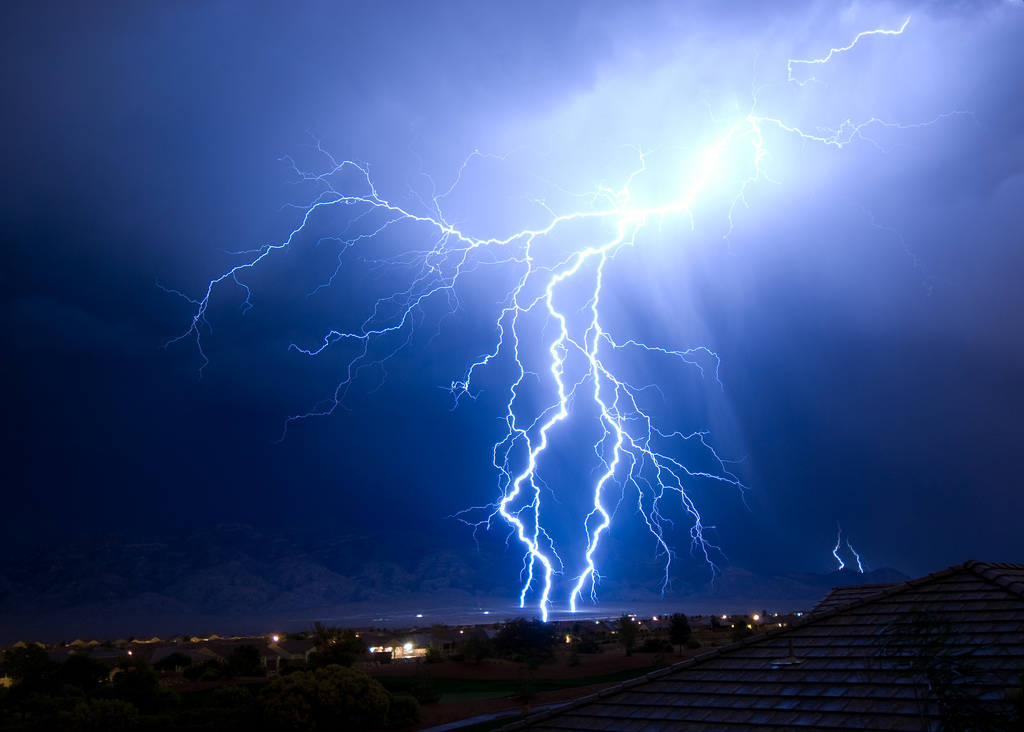 Lightning in the Sky Nature's Wallpapers