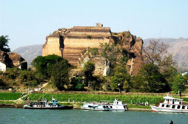 Пагода Мингун со стороны реки