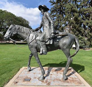 Gabriel Dumont statue Saskatoon.