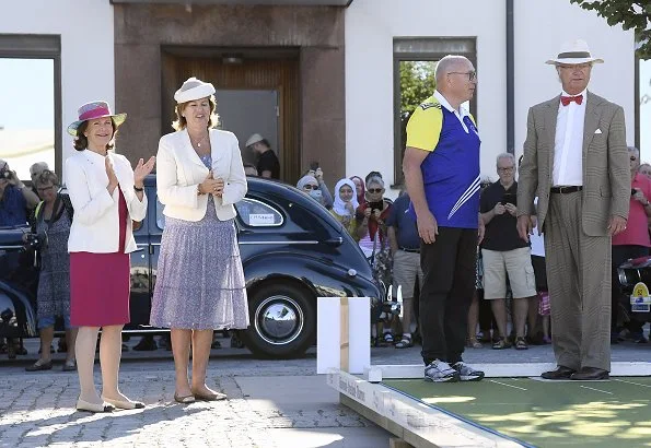 King Carl Gustaf and Queen Silvia visited the opening of annual Swedish King Rally 2016 (Kungsrallyt) in Öland island.